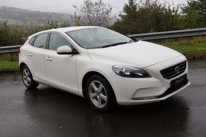 Used VOLVO V40 in Pontyclun, South Wales for sale